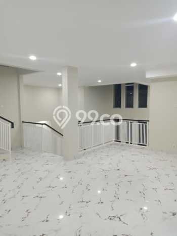 Hunian Eksklusif Dijual LT 205m2 di BSD, Tangerang Selatan Hunian Eksklusif Dijual LT 205m2 di BSD, Tangerang Selatan
