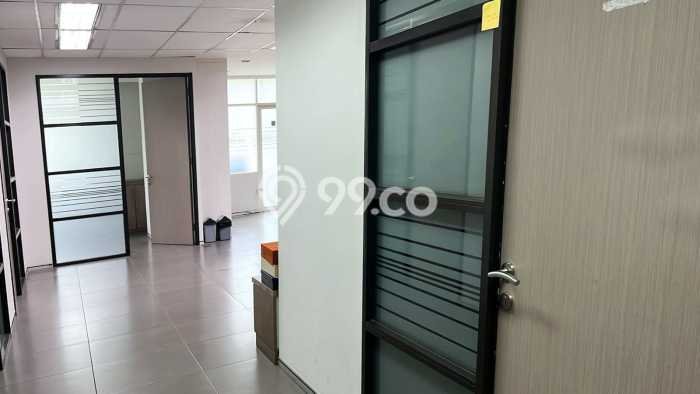 Unit Ruko disewakan di Palmerah Jakarta Barat dengan LT 150m2 / LB 650m2 Unit Ruko disewakan di Palmerah Jakarta Barat dengan LT 150m2 / LB 650m2