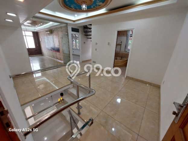 Dijual Rumah Luas Megah Dengan View Cantik di Tanjung Duren, Jakarta Barat Dijual Rumah Luas Megah Dengan View Cantik di Tanjung Duren, Jakarta Barat