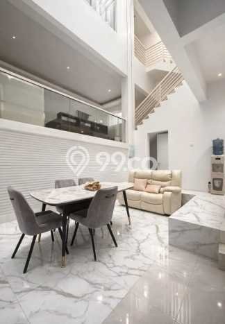 Hunian Mewah LB 250m2 Siap Pakai Desain Elegan di Bintaro, Tangerang Selatan Hunian Mewah LB 250m2 Siap Pakai Desain Elegan di Bintaro, Tangerang Selatan