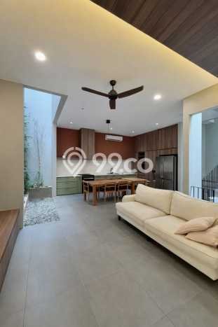 Rumah Elit Modern Tanpa Renovasi di Lebak Bulus Jakarta Selatan Rumah Elit Modern Tanpa Renovasi di Lebak Bulus Jakarta Selatan