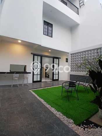 Rumah Modern Minimalis 4 Kamar Siap Huni di Cinere Rumah Modern Minimalis 4 Kamar Siap Huni di Cinere