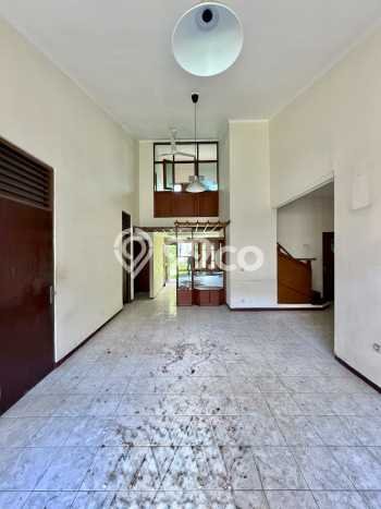 Ready to Use! Luxury House LT 220m2 Desain Modern di Pondok Indah Ready to Use! Luxury House LT 220m2 Desain Modern di Pondok Indah