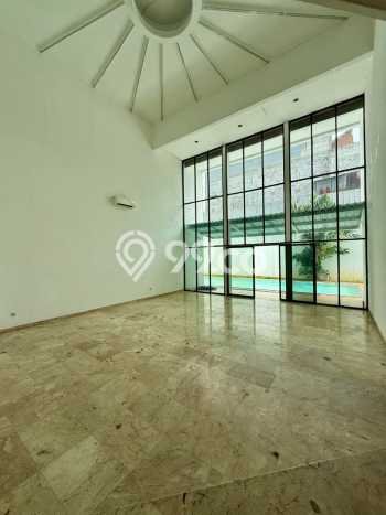 Jual Rumah Luas Elegan Dengan View Eksklusif di Kemang, Jakarta Selatan Jual Rumah Luas Elegan Dengan View Eksklusif di Kemang, Jakarta Selatan