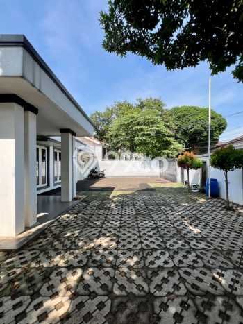 Rumah Luxury Modern Tanpa Renovasi di Kemang Jakarta Selatan Rumah Luxury Modern Tanpa Renovasi di Kemang Jakarta Selatan