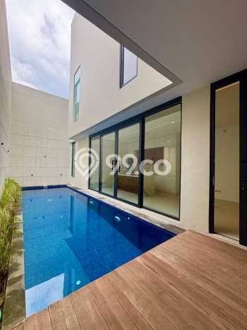 Ready to Use! Luxury House LT 161m2 Desain Elegan di Kemang Ready to Use! Luxury House LT 161m2 Desain Elegan di Kemang