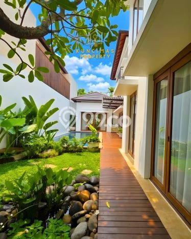 Rumah Mewah LB 405m2 Siap Huni Desain Elegan di Kemang, Jakarta Selatan Rumah Mewah LB 405m2 Siap Huni Desain Elegan di Kemang, Jakarta Selatan