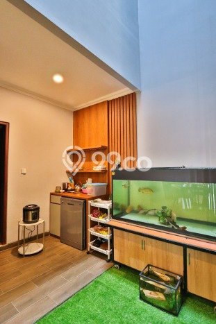 Hunian Elit LB 200m2 Siap Pakai Desain Elegan di Pondok Indah, Jakarta Selatan Hunian Elit LB 200m2 Siap Pakai Desain Elegan di Pondok Indah, Jakarta Selatan