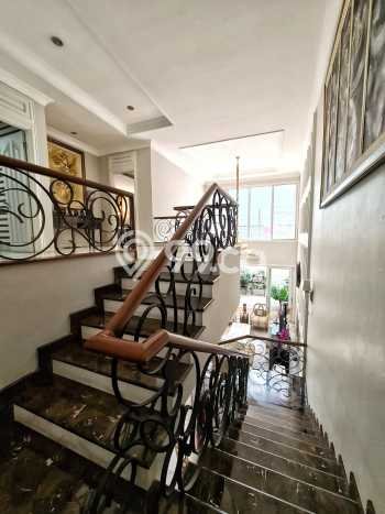 Ready to Use! Premium House LT 330m2 Desain Modern di Mega Kuningan Ready to Use! Premium House LT 330m2 Desain Modern di Mega Kuningan
