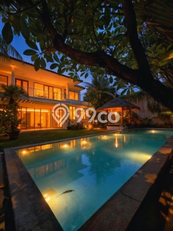 Hunian Minimalis dengan LT 650m2 & LB 450m2 Disewakan di Kemang Hunian Minimalis dengan LT 650m2 & LB 450m2 Disewakan di Kemang