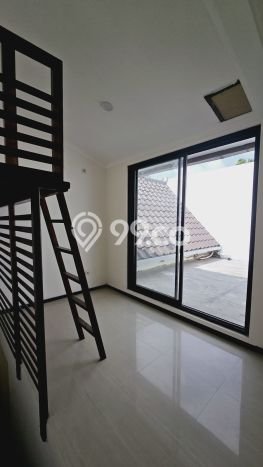 Dijual Hunian Rumah Terawat 3 Kamar di Citraland, Surabaya Dijual Hunian Rumah Terawat 3 Kamar di Citraland, Surabaya
