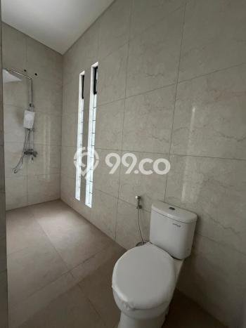 Rumah Eksklusif Siap Huni LT 142m2 di BSD, Tangerang Selatan Rumah Eksklusif Siap Huni LT 142m2 di BSD, Tangerang Selatan