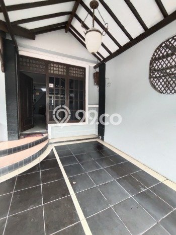 For Sale Rumah 4 Kamar Lokasi Strategis Nyaman dan Strategis di BSD For Sale Rumah 4 Kamar Lokasi Strategis Nyaman dan Strategis di BSD