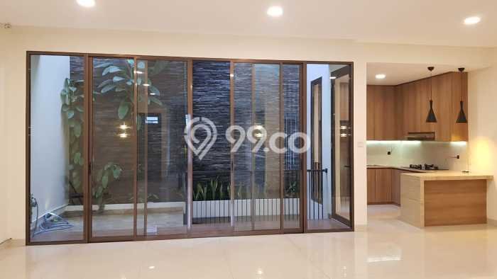 Disewakan! Rumah 3 Kamar Tidur &
3 Kamar Mandi di Pondok Indah, Jakarta Selatan Disewakan! Rumah 3 Kamar Tidur &
3 Kamar Mandi di Pondok Indah, Jakarta Selatan