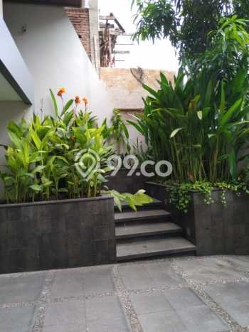 Disewakan! Rumah 3 Kamar Tidur &
3 Kamar Mandi di Pondok Indah, Jakarta Selatan Disewakan! Rumah 3 Kamar Tidur &
3 Kamar Mandi di Pondok Indah, Jakarta Selatan