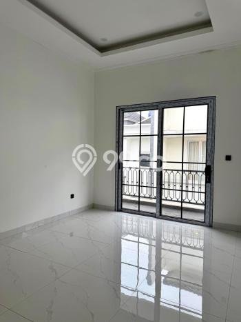 Rumah Eksklusif Dijual LT 214m2 di BSD, Tangerang Selatan Rumah Eksklusif Dijual LT 214m2 di BSD, Tangerang Selatan