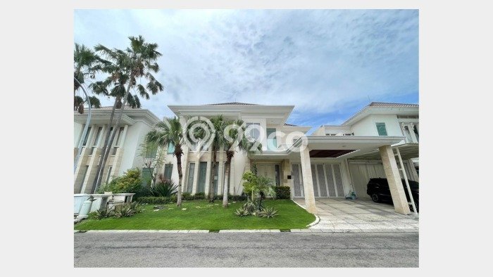 Rumah Elit Modern Siap Huni di Pakuwon Indah Surabaya Rumah Elit Modern Siap Huni di Pakuwon Indah Surabaya