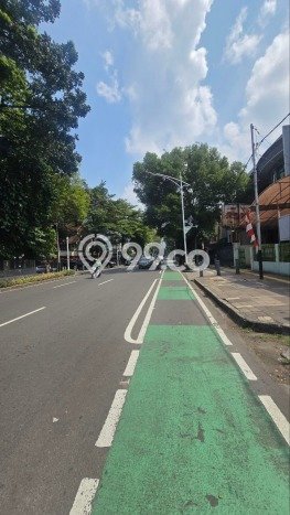 For Sale! Luxury House LT 351m2 Desain Elegan di Senopati For Sale! Luxury House LT 351m2 Desain Elegan di Senopati