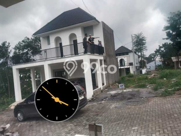 Jual Rumah Favorit Siap Huni LB 120m2 di Banyumanik, Semarang Jual Rumah Favorit Siap Huni LB 120m2 di Banyumanik, Semarang