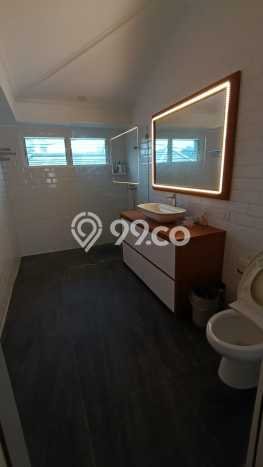 Vila di , Area 288m2m², Akses ke Pusat Kota Vila di , Area 288m2m², Akses ke Pusat Kota