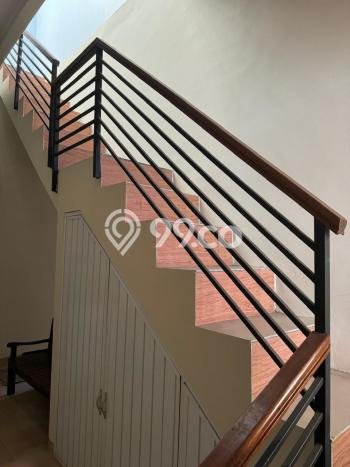 Rumah Modern Cantik 4 KT Bisa Langsung Pindah di Karawaci Rumah Modern Cantik 4 KT Bisa Langsung Pindah di Karawaci