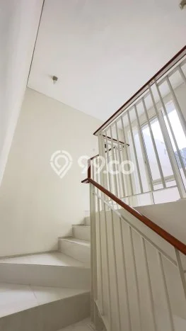Rumah sewa siap huni 3 Kamar Tidur di Pakuwon CIty, Surabaya Rumah sewa siap huni 3 Kamar Tidur di Pakuwon CIty, Surabaya