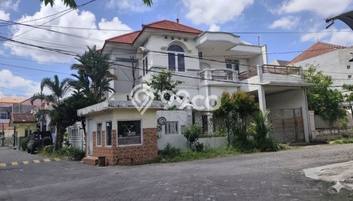 Jual Rumah Mewah Megah Dengan View Cantik di Sutorejo, Surabaya Jual Rumah Mewah Megah Dengan View Cantik di Sutorejo, Surabaya