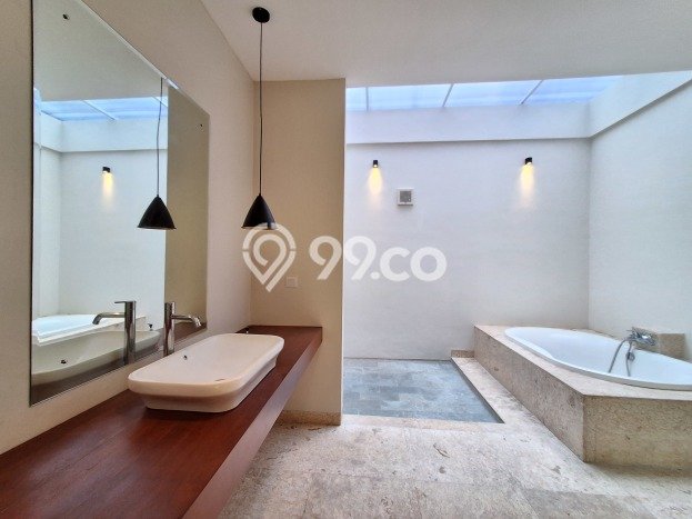 Vila di , Luas 425m2m², Area Strategis Vila di , Luas 425m2m², Area Strategis