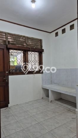 Disewakan! Rumah 6 Kamar Tidur &
2 Kamar Mandi di Rawamangun, Jakarta Timur Disewakan! Rumah 6 Kamar Tidur &
2 Kamar Mandi di Rawamangun, Jakarta Timur