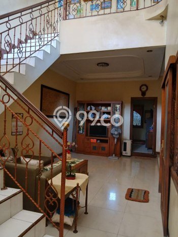 Rumah Strategis Modern Lb 191m2 di Pasar Rebo, Jakarta Timur Rumah Strategis Modern Lb 191m2 di Pasar Rebo, Jakarta Timur