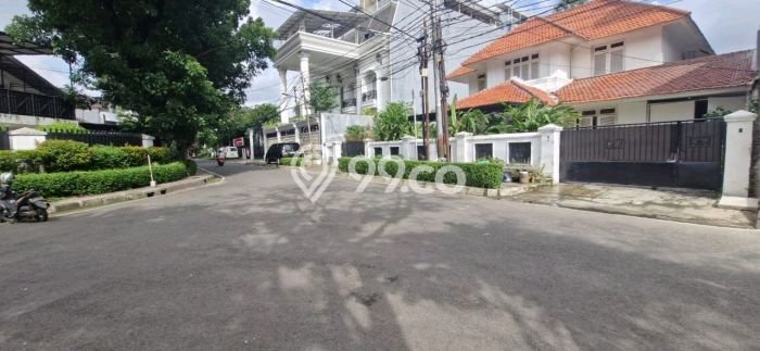 Hunian Mewah Dijual LT 894m2 di Menteng, Jakarta Pusat Hunian Mewah Dijual LT 894m2 di Menteng, Jakarta Pusat