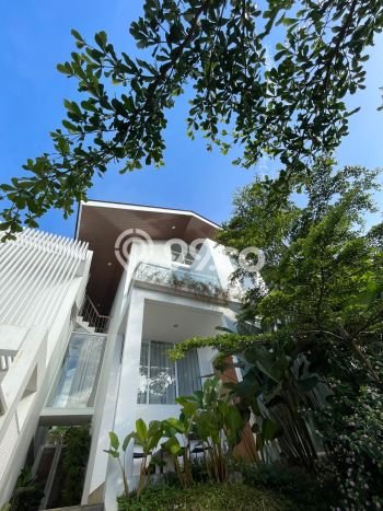 Ready to Use! Luxury House LT 444m2 Desain Elegan di Dago Pakar Ready to Use! Luxury House LT 444m2 Desain Elegan di Dago Pakar