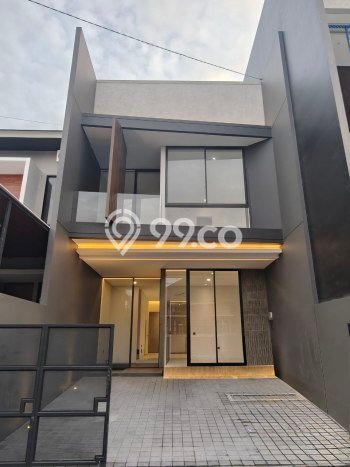 Rumah Mewah LB 220m2 Siap Pakai Desain Elegan di Manyar, Surabaya Rumah Mewah LB 220m2 Siap Pakai Desain Elegan di Manyar, Surabaya
