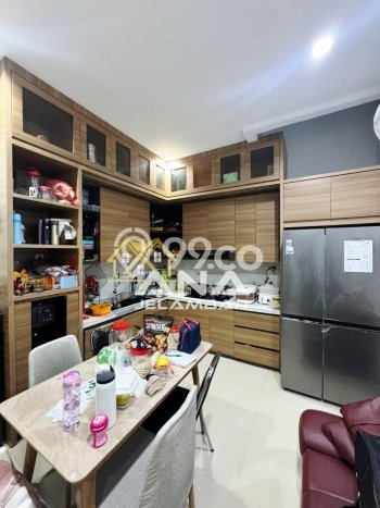 Jual Rumah Eksklusif 5 KT di Jelambar, Jakarta Barat Jual Rumah Eksklusif 5 KT di Jelambar, Jakarta Barat