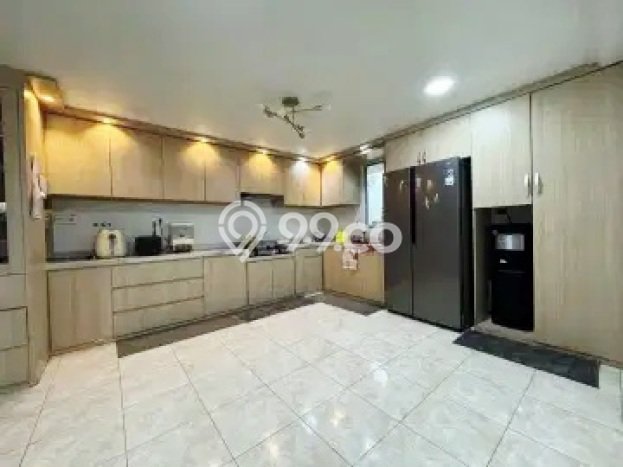 Dijual Rumah Luas Megah Dengan View Eksklusif di Jelambar, Jakarta Barat Dijual Rumah Luas Megah Dengan View Eksklusif di Jelambar, Jakarta Barat