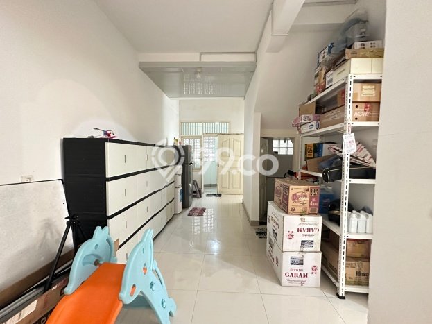 Hunian Elit LB 300m2 Siap Huni Desain Elegan di Bintaro, Tangerang Selatan Hunian Elit LB 300m2 Siap Huni Desain Elegan di Bintaro, Tangerang Selatan