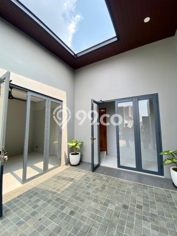 Rumah Mewah LB 225m2 Siap Huni Desain Elegan di Pondok Indah, Jakarta Selatan Rumah Mewah LB 225m2 Siap Huni Desain Elegan di Pondok Indah, Jakarta Selatan