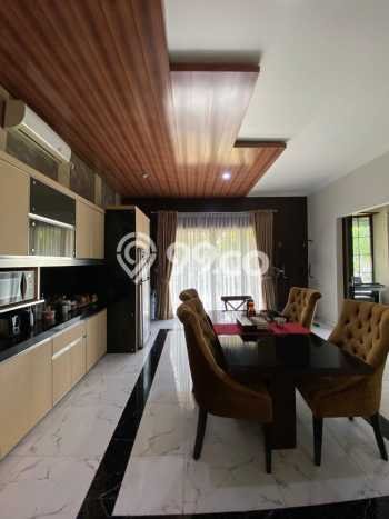 Rumah Mewah LB 310m2 Siap Pakai Desain Elegan di Bintaro, Tangerang Selatan Rumah Mewah LB 310m2 Siap Pakai Desain Elegan di Bintaro, Tangerang Selatan