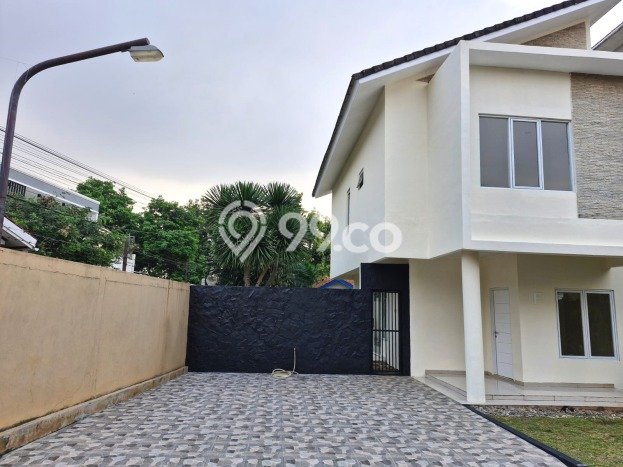 Rumah Elit LB 156m2 Siap Huni Desain Elegan di Pangkalan Jati, Depok Rumah Elit LB 156m2 Siap Huni Desain Elegan di Pangkalan Jati, Depok