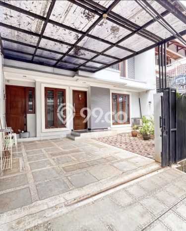 Rumah Elit Modern Tanpa Renovasi di Pondok Indah Jakarta Selatan Rumah Elit Modern Tanpa Renovasi di Pondok Indah Jakarta Selatan