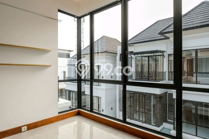 Rumah Elit Modern Tanpa Renovasi di Lebak Bulus Jakarta Selatan Rumah Elit Modern Tanpa Renovasi di Lebak Bulus Jakarta Selatan