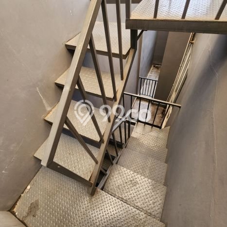 Rumah Strategis Minimalis Lb 220m2 di Kelapa Gading, Jakarta Utara Rumah Strategis Minimalis Lb 220m2 di Kelapa Gading, Jakarta Utara