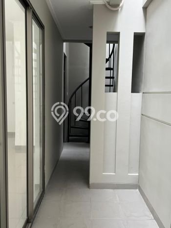 Disewakan! Rumah 4 Kamar Tidur &
4 Kamar Mandi di Pantai Indah Kapuk 2, Jakarta Utara Disewakan! Rumah 4 Kamar Tidur &
4 Kamar Mandi di Pantai Indah Kapuk 2, Jakarta Utara