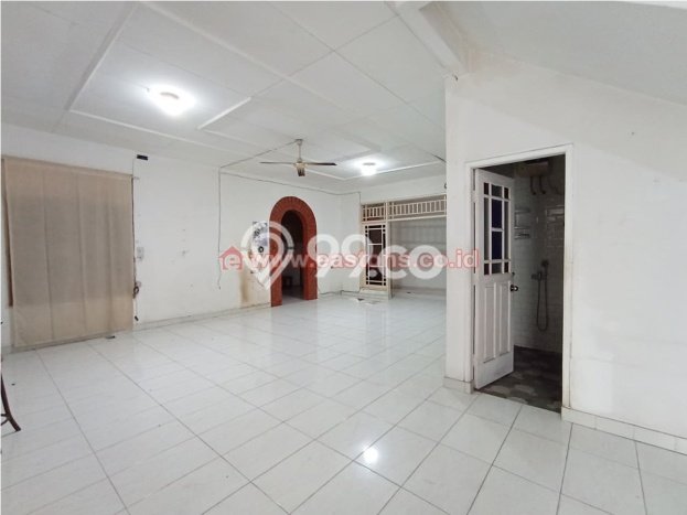 Disewakan! Rumah 5 Kamar Tidur &
4 Kamar Mandi di Rawamangun, Jakarta Timur Disewakan! Rumah 5 Kamar Tidur &
4 Kamar Mandi di Rawamangun, Jakarta Timur