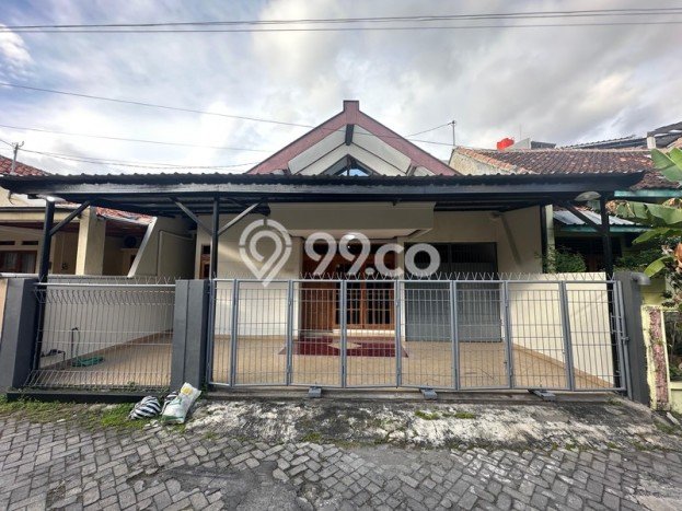For Sale Rumah 4 Kamar Lokasi Strategis Nyaman dan Strategis di Umbulharjo For Sale Rumah 4 Kamar Lokasi Strategis Nyaman dan Strategis di Umbulharjo