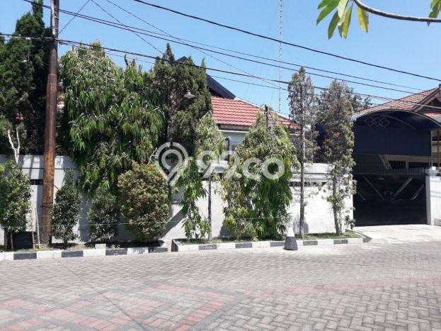 Hunian Elit LB 200m2 Siap Huni Desain Elegan di Manyar, Surabaya Hunian Elit LB 200m2 Siap Huni Desain Elegan di Manyar, Surabaya
