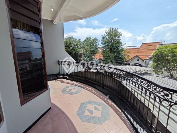 Rumah Luas Asri 5 KT Siap Pakai di Ngagel Surabaya Rumah Luas Asri 5 KT Siap Pakai di Ngagel Surabaya