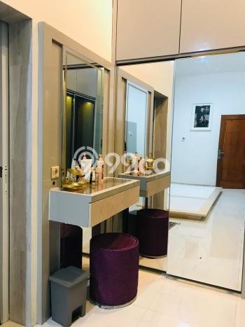Jual Rumah Bagus Siap Huni LB 242m2 di Semarang Barat, Semarang Jual Rumah Bagus Siap Huni LB 242m2 di Semarang Barat, Semarang