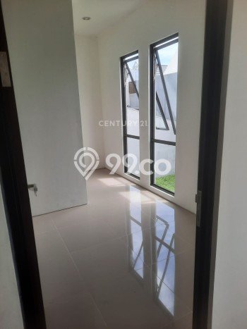 Ready to Use! Luxury House LT 161m2 Desain Elegan di Semanan Ready to Use! Luxury House LT 161m2 Desain Elegan di Semanan