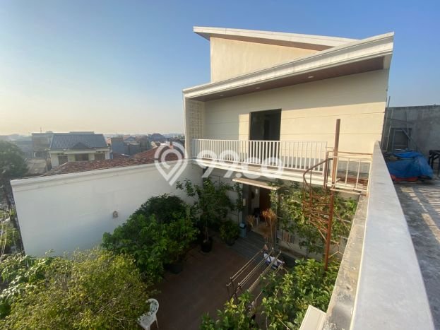 Rumah Luxury Modern Siap Huni di Taman Mini Jakarta Timur Rumah Luxury Modern Siap Huni di Taman Mini Jakarta Timur